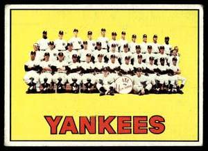 lot 70 image: New York Yankees w Mickey Mantle  1967 Topps #131   Vintage Baseball Card