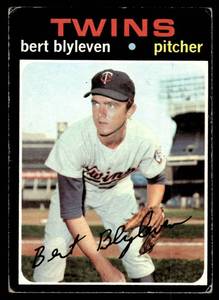 lot 125 image: Bert Blyleven RC 1971 Topps #26 Minnesota Twins Rookie Vintage Baseball Card