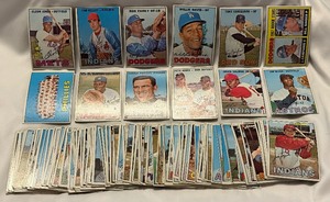 lot 101A image: 100 Card 1967 Topps Baseball Vintage Card Lot