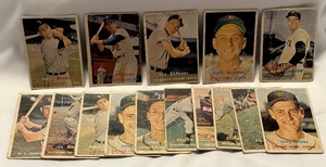 lot 124A image: 1957 Topps 15 Card Vintage Baseball Lot