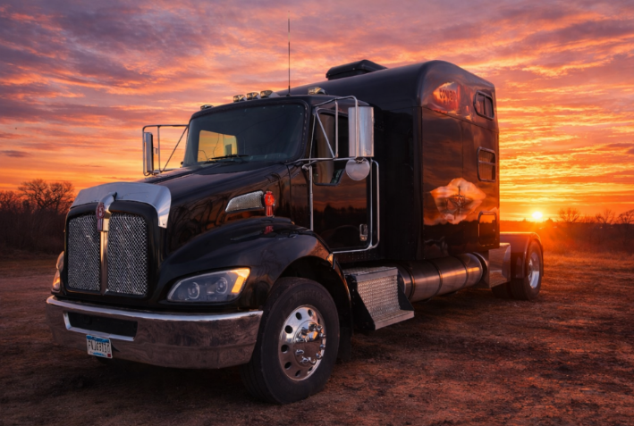 lot 1A image: 2010 Kenworth T370 Custom Cab