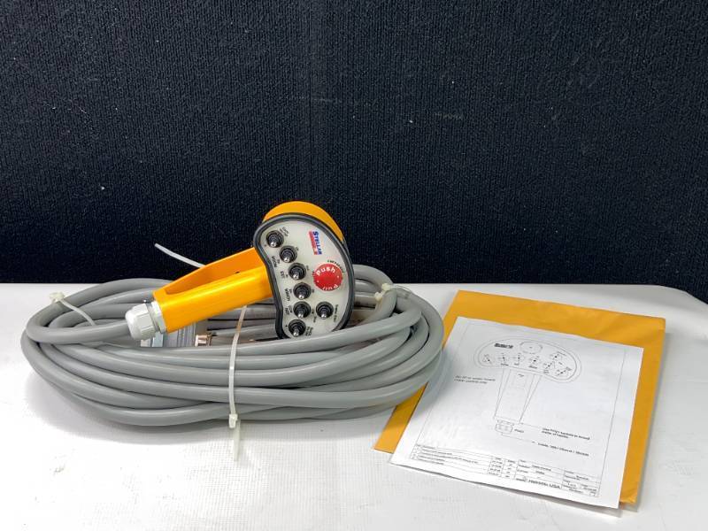 lot 10182 image: Hetronic 6-Function Radio Transmitter