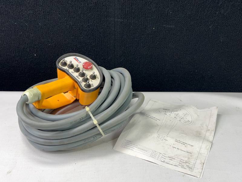 lot 10187 image: Hetronic 6 Function Radio Transmitter