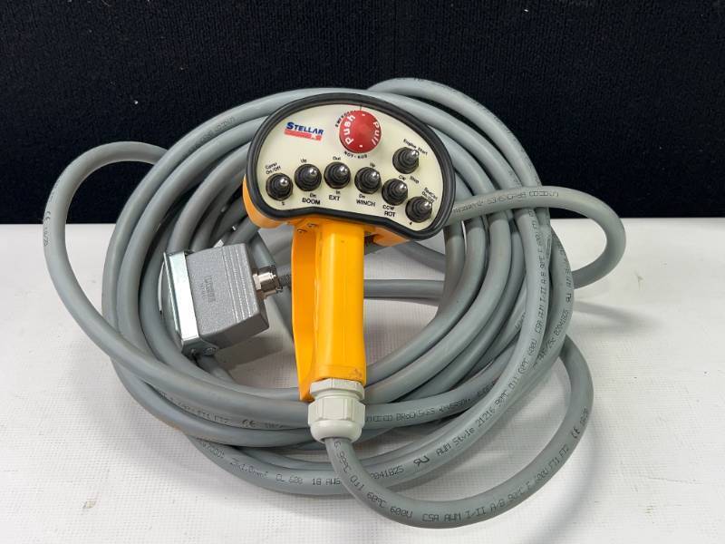 lot 10188 image: Hetronic 6 Function Radio Transmitter