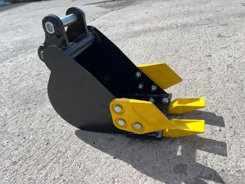 lot 6201 image: SDLANCH Mini Excavator Bucket 20cm