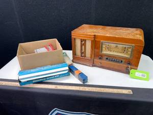 lot 10106 image: Hand Tools & Radio