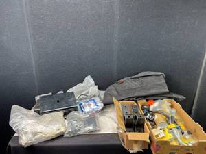 lot 10102 image: Miscellaneous Automotive Hardware & Accessories