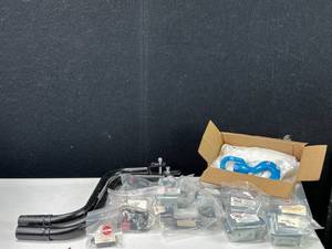 lot 10077 image: Miscellaneous Accessories Lot