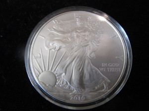 lot 1 image: 2010 American Eagle $1