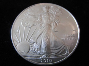 lot 24 image: 2010 American Eagle $1