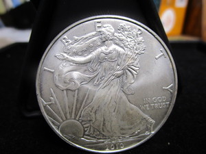 lot 51 image: 2010 American Eagle $1