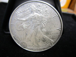 lot 52 image: 2010 American Eagle $1