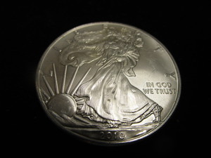 lot 83 image: 2010 American Eagle Silver $1