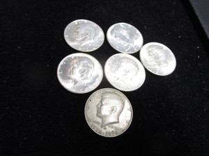 lot 89 image: 1964 & Bicentennial Kennedy Half Dollars