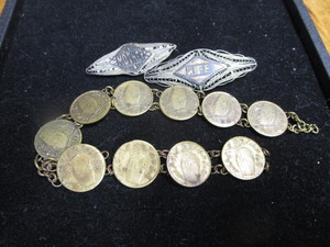 lot 97 image: Jewelry, Linked Medallions