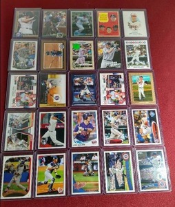 lot 34 image: (25) Joe Mauer Cards