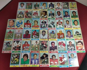 lot 76 image: (50) 1974 Topps Football Cards