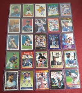 lot 123 image: (25) Kirby Puckett Cards