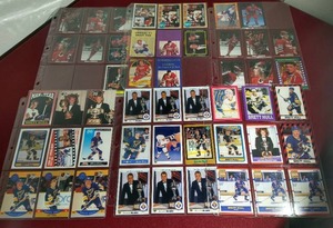 lot 126 image: Large Lot of Brett Hull & Eric Lindros Cards
