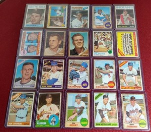 lot 245 image: (20) Vintage Baseball Cards - Mostly 1960s