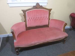 lot 12 image: (LRB) Vintage Victorian Style Sette...