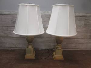 lot 25 image: (LRF) Pair of Vintage Lamps - 30 T...