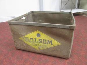 lot 34 image: (LRF) Vintage Holsum Bread Box - 25...