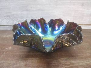 lot 39 image: (LRB) Vintage Fenton Amethyst Carni...