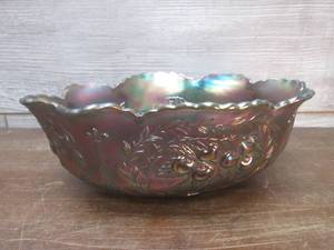 lot 40 image: (LRB) Vintage Wreathed Cherry Carni...