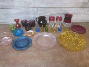 lot 50 image: (LRF) Assorted Vintage Colored Glas...