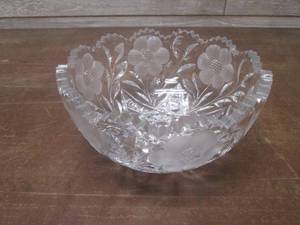 lot 55 image: (LRB) Vintage Cut Glass Crystal Bow...