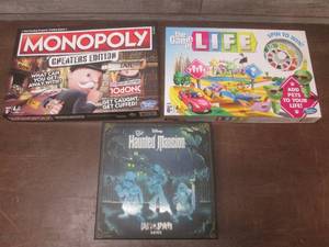 lot 92 image: (K) Board Games - Monopoly, Life an...