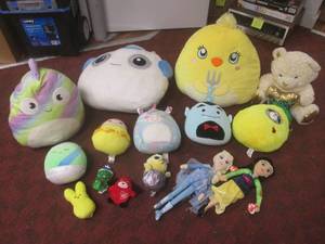 lot 120 image: (STR) Assorted Sized SquishMallows,...
