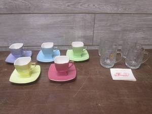 lot 123 image: (K) 5 Cup and Plate Sets and 4pc Fa...