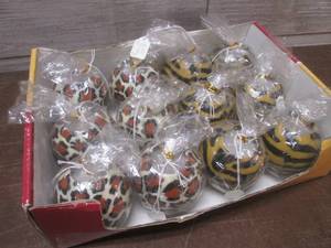lot 144 image: (K) 12 New Round Animal Print Candl...