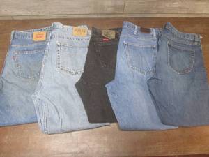 lot 147 image: (K) 5 Pair of Jeans - Levis, Gap, W...