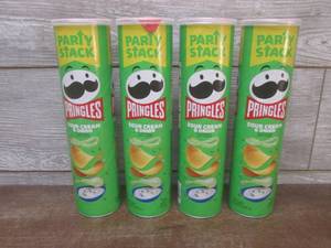 lot 177 image: (K) 4 Party Stack Size Pringles Sou...