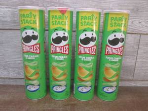 lot 178 image: (K) 4 Party Stack Size Pringles Sou...