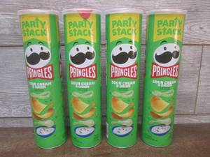 lot 179 image: (K) 4 Party Stack Size Pringles Sou...