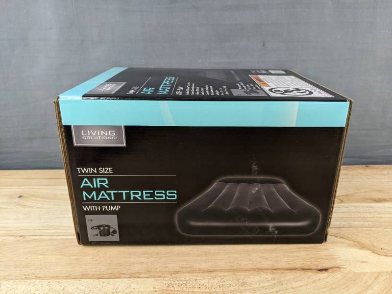 lot 25L image: Living Solutions Twin Size Air Mattress with Pump - Brand New