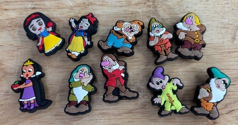 lot 66E image: 10 Brand New Snow White and the Seven Dwarfs Croc Charms
