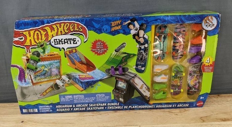 lot 28L image: Hot Wheels Skate Tony Hawk Aquarium & Arcade Skatepark Bundle - Brand New