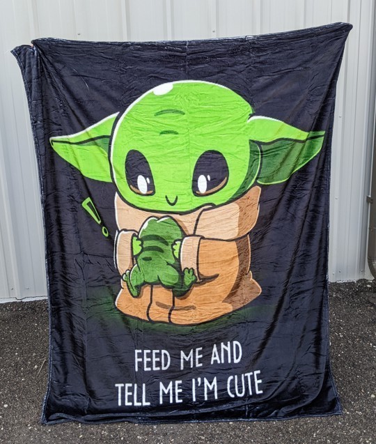 lot 9G image: Star Wars Mandalorian Baby Yoda 80 x 60 Blanket - Brand New