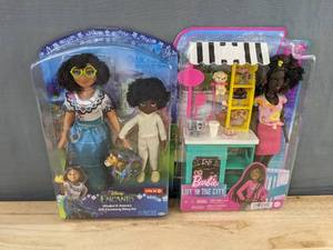 lot 217 image: Barbie Life in the City Caf and Disney Encanto Mirabel & Antonio Gift Ceremony Story Set - Brand New A