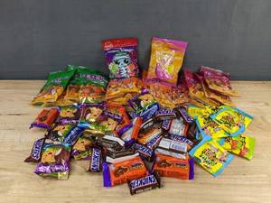 lot 170D image: Brachs Candy Assortment & Nice Bags - Brand New