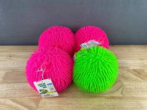 lot 277 image: 4 Play Right Light Up Puffer Balls - Brand New