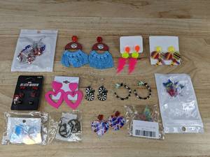 lot 152 image: 13 Pairs Fashion Assorted Pierced Earrings - Brand New