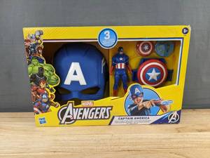 lot 57C image: Hasbro Marvel Avengers Captain America Shield Strike Pack - Brand New A