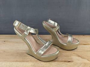 lot 219 image: Metallic Gold Platform Sandals Womens Size 7 - Brand New A