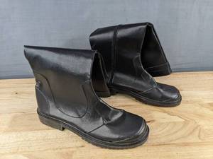 lot 379 image: Mens Black Boots Size 11 - Brand New